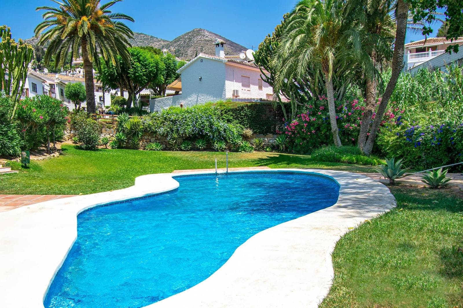 ★Casa Christabel walk to beach/shops/train/bus★